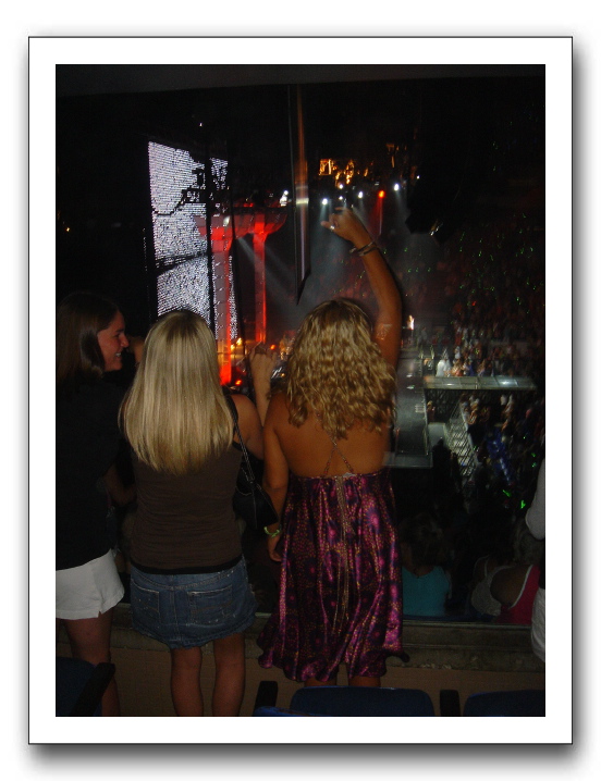 Hillary Duff Concert 012