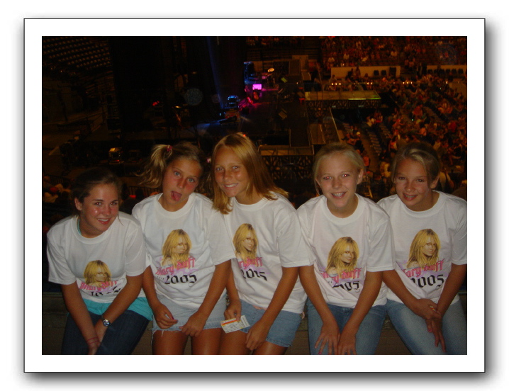 Hillary Duff Concert 002