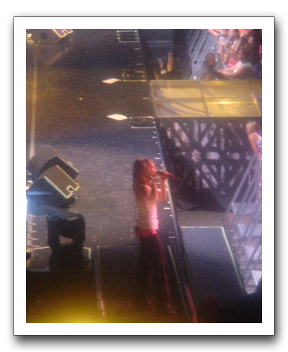 Hillary Duff Concert 028